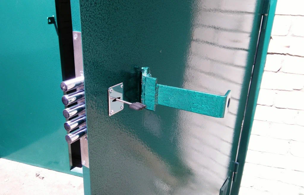 Аварийное вскрытие замков, контроль доступа и безопасность при установке натяжных потолков - 4